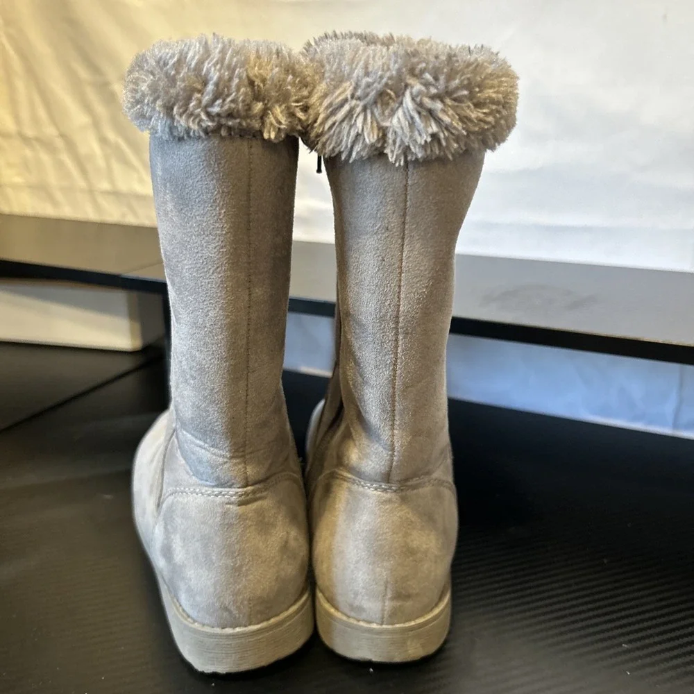 Cat & Jack Girls' Kameryn Faux Fur Shearling Boots‎ Gray 1